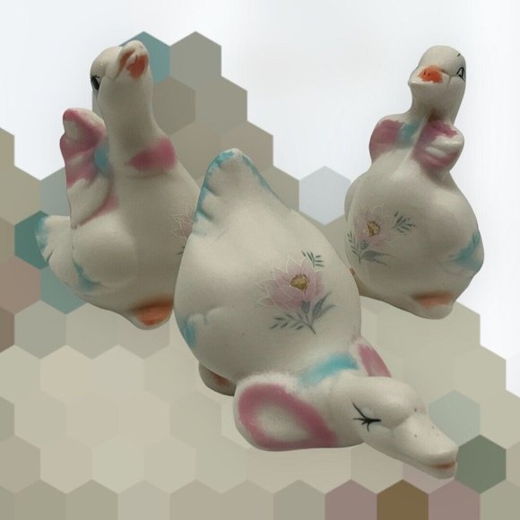 Vintage 1970s Pastel Painted Ceramic/Porcelain Baby Ducks, Set of 3 MCM Decor - Picture 3 of 16